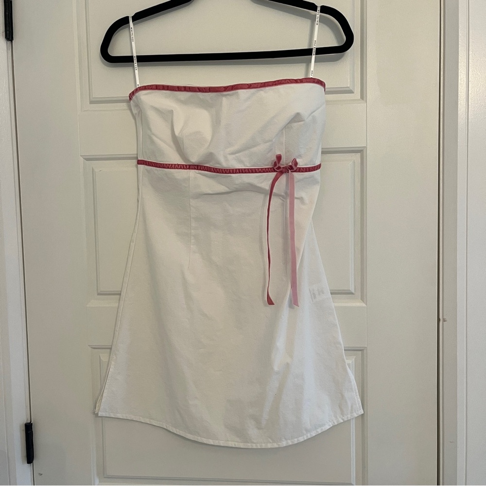 White Fox Boutique White Strapless Mini Dress With Bow Size Medium